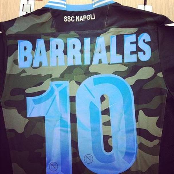Al punto da avere anche la maglietta personalizzata: la numero di 10 che - guardacaso - l&#39;anno scorso il Napoli aveva proprio lasciato libero... ( stata ritirata in onore di Diego Maradona, ndr)